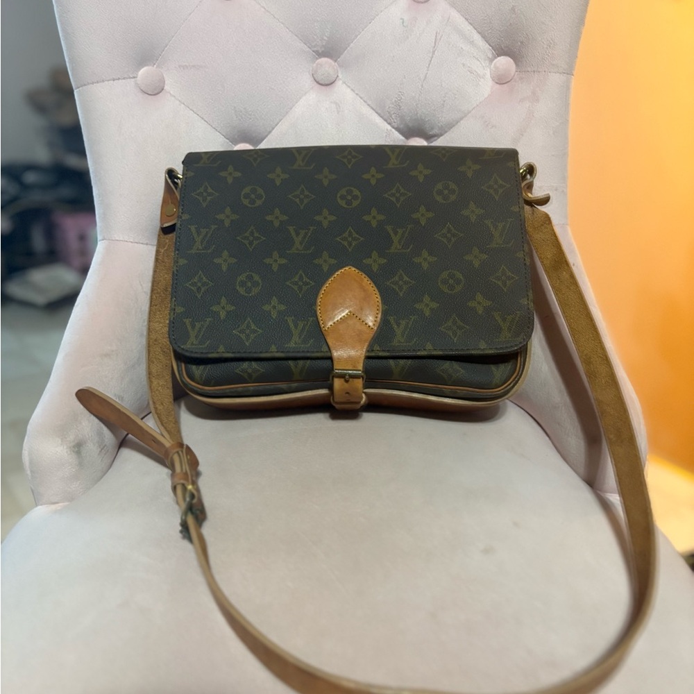 Louis Vuitton large monogram Vintage Cartouchiere messenger/crossbody bag 🤩